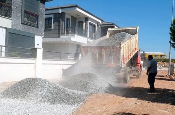 Didim Belediyesi Fen İşleri Müdürlüğü ekipleri yol yapım çalışmalarını tüm hızıyla sürdürüyor