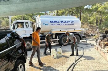 Kemer Belediyesi Tekirova’da su ulaşmayan yerlere su taşıyor