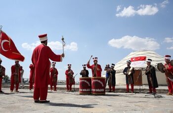 Konya Büyükşehir Malazgirt Zaferi’nin 953. Yıl Dönümü Coşkusuna Eşlik Ediyor