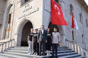 Nevşehir Belediye Başkanı Rasim Arı, konuk ettiği Özel Simya Koleji öğrencilerinin Nevşehir ve belediyecilik hakkında sorularını cevaplandırdı.