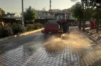 Salihli Belediyesi Kırsal Mahallelerde Yol Bakım ve Temizlik Çalışması Gerçekleştirdi