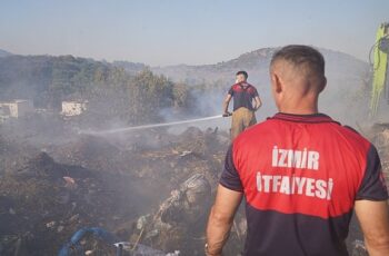 Urla’da çıkan yangına müdahale sürüyor