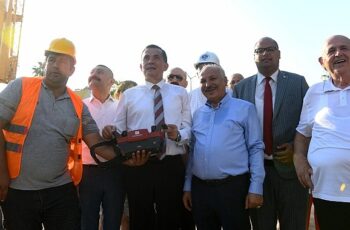 Yenişehir Belediyesi büyük kent kütüphanesi ve oyuncak müzesinin temelini attı