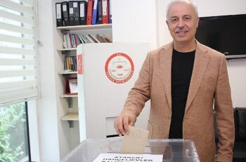 AK Parti Karşıyaka İlçe Başkanı Av. Selahattin KÖSE 8. Olağan İlçe Delege seçimlerini büyük bir katılım ve coşku ile tamamladıklarını söyledi.