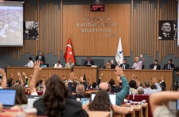 Başkan Tugay: Saygı ve bağlılıkla şehrimize hizmet edeceğiz