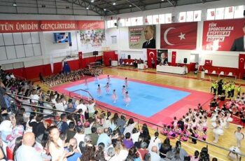 Bayraklı’da yaz spor okullarına büyük ilgi  19 kursa 4 bin 200 kişi katıldı