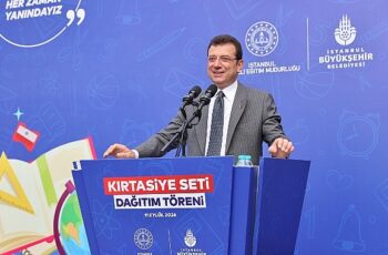 Ekrem İmamoğlu, Bayrampaşa’da kırtasiye seti dağıtım törenine katıldı