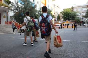 İstanbul Büyükşehir Belediyesi İBB’nin, ‘Okul Beslenme Desteği Projesi’ kapsamında öğrencilere sağladığı beslenme desteği bugün başladı