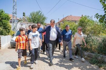 İzmir  Büyükşehir’den yangın mağduru öğrencilere kırtasiye desteği