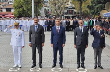 Mustafa Kemal Atatürk’e, “Gazî” ünvânı ve “Mareşal” rütbesi verilmesinin 101.yıl dönümü ve “19 Eylül Gaziler Günü” Gölcük Anıtpark’ta törenle kutlandı.