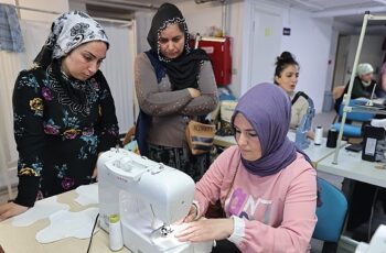 “Adettendir Üretiyoruz” atölyesi Konaklı kadınlarla buluştu