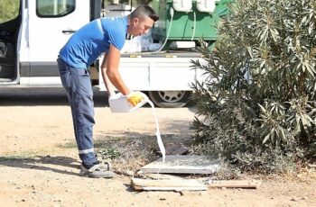 Didim’de ilaçlama çalışmaları aralıksız devam ediyor.