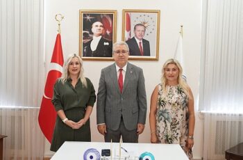 Egeli akademisyenden Melisa bitkisini ilaç sektörüne kazandıracak proje