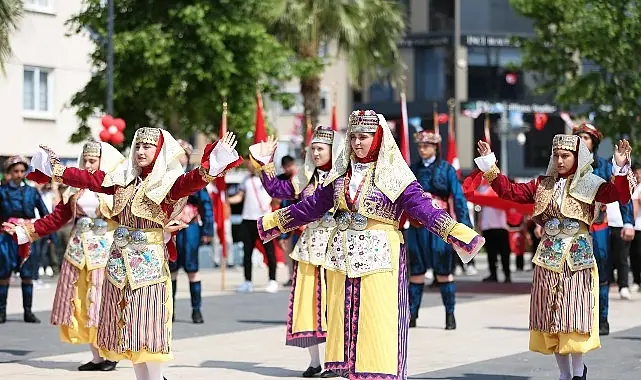 19 Mayıs Atatürk’ü Anma Gençlik ve Spor Bayramı, Narlıdere’de de resmi törenlerle kutlandı