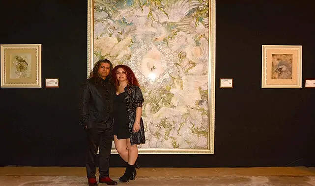 Aşkın ateşiyle, sanata dönen kumaşlar: ‘Chaleshe Simurgh’ ve ‘IT’S ME’ İstanbul’da ilk kez sergilendi