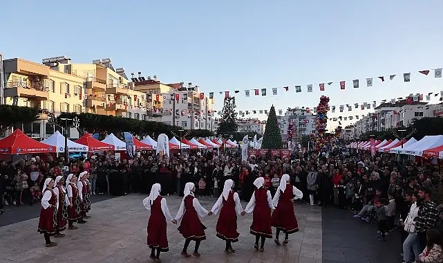 Başkan Vekili Büşra Özdemir Noel Baba Festivali’ne katıldı