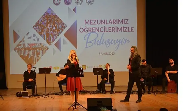 Ege Üniversitesi mezunları öğrencilerle buluştu