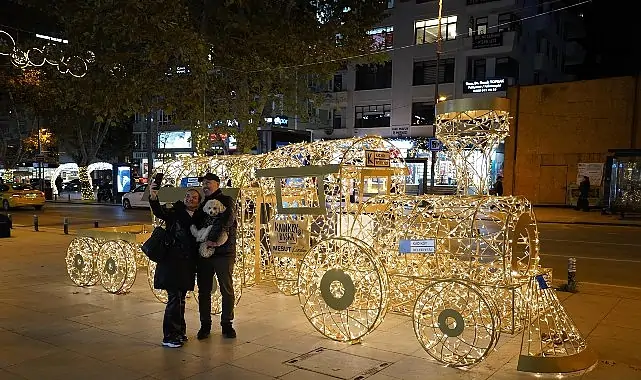 Yeni Yılın En Işıltılı Adresi: Kadıköy