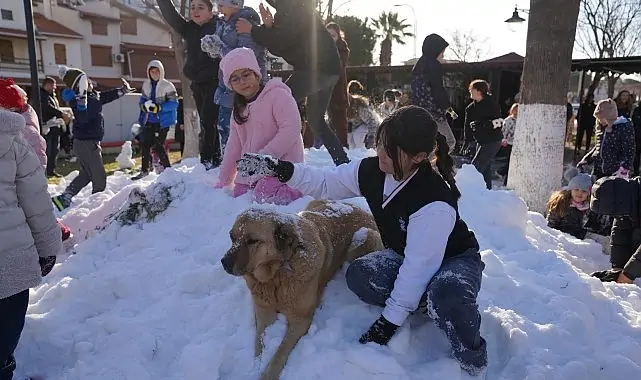 Miniklerin neşesi Hizmet Noktası’nı ısıttı.