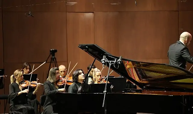 Şef Giuseppe Mengoli ve piyanist Cem Babacan  İstanbul Devlet Senfoni Orkestrası sahnesinde buluştu