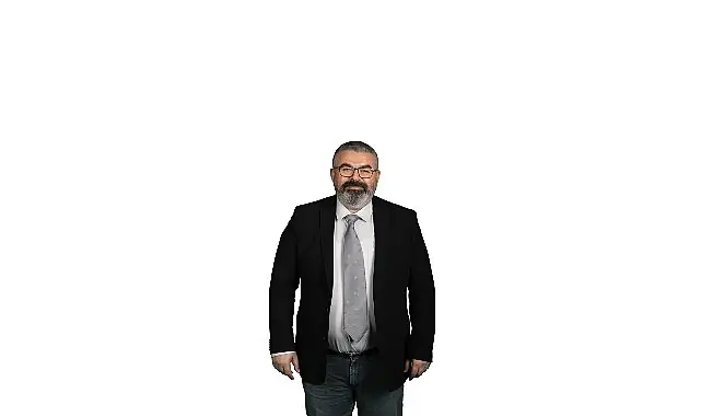 Acıbadem Üniversitesi Psikoloji Bölümü Öğretim Üyesi Prof. Dr. Murat Kurt, Dijital Çağda “Zihin Erozyonu” Yaşandığına dikkat çekiyor:  “Cebimizdeki Ekran, Hafızamızı Ele Geçiriyor”