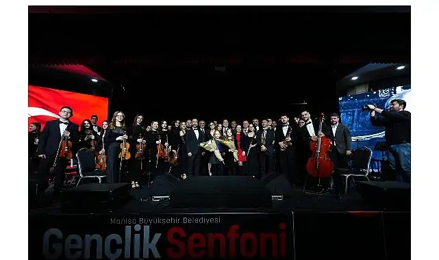 Büyükşehir’in Gençlik Senfoni Orkestrası İlk Konserinde Devleşti