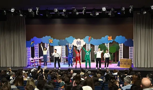 Halkbank Çocuk Tiyatrosu “Süper Kahramanlar: Dünyamızı Koruyoruz!” oyunu seyircisiyle buluşuyor