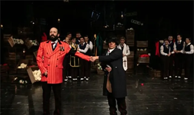 İzmir Şehir Tiyatroları’ndan görkemli prömiyer