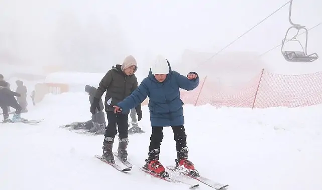 Osmangazi Belediyesi’nden Çocuklara Uludağ’da Kayak Sürprizi