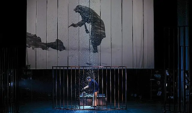 ‘Anne Kafamda Bit Var’ oyunu dünya prömiyerini yaptı