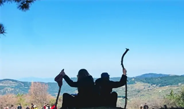 Gençler baharı Efes-Mimas Yolu’nda doğayla karşıladı