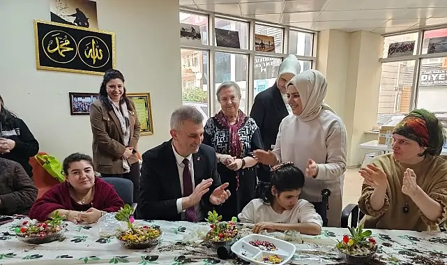 Gölcük’te Çiçekler Engelleri Aştı