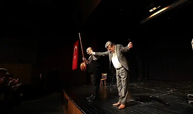 ‘Veli’nin Oğlu Orhan’ Küçükçekmece’de Seyirciyle Buluştu