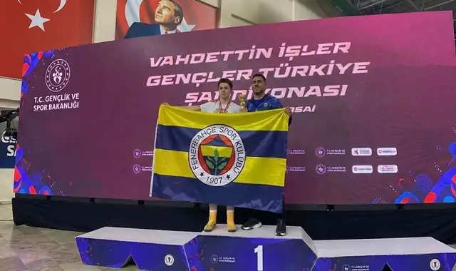 Bahram Muzaffer’in Öğrencisi Bursalı Boksör Selçuk Efe Şentürk  Türkiye Şampiyonu Oldu.