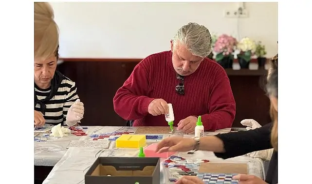 Bakırköy’de Atık Camlar Sanata Dönüştü