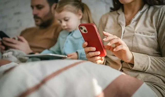 Kontrolsüz Ekran Kullanımı Psikolojimizi Nasıl Etkiliyor?