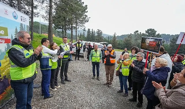 Maltepe’de, belediye-gönüllü iş birliğiyle ormanlık alan çöplerden arındırıldı