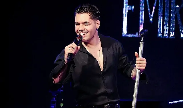 Emir Can İğrek’ten Konserde Sürpriz
