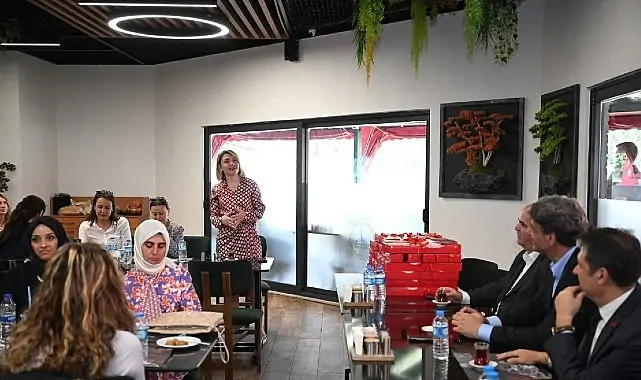 Kartepe’de Kadın Eğitimcilere Anneler Günü Sürprizi