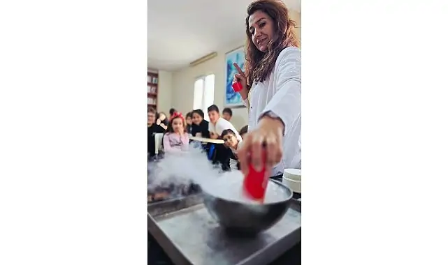 Maltepe’de çocuklar bilimi eğlenerek öğreniyor